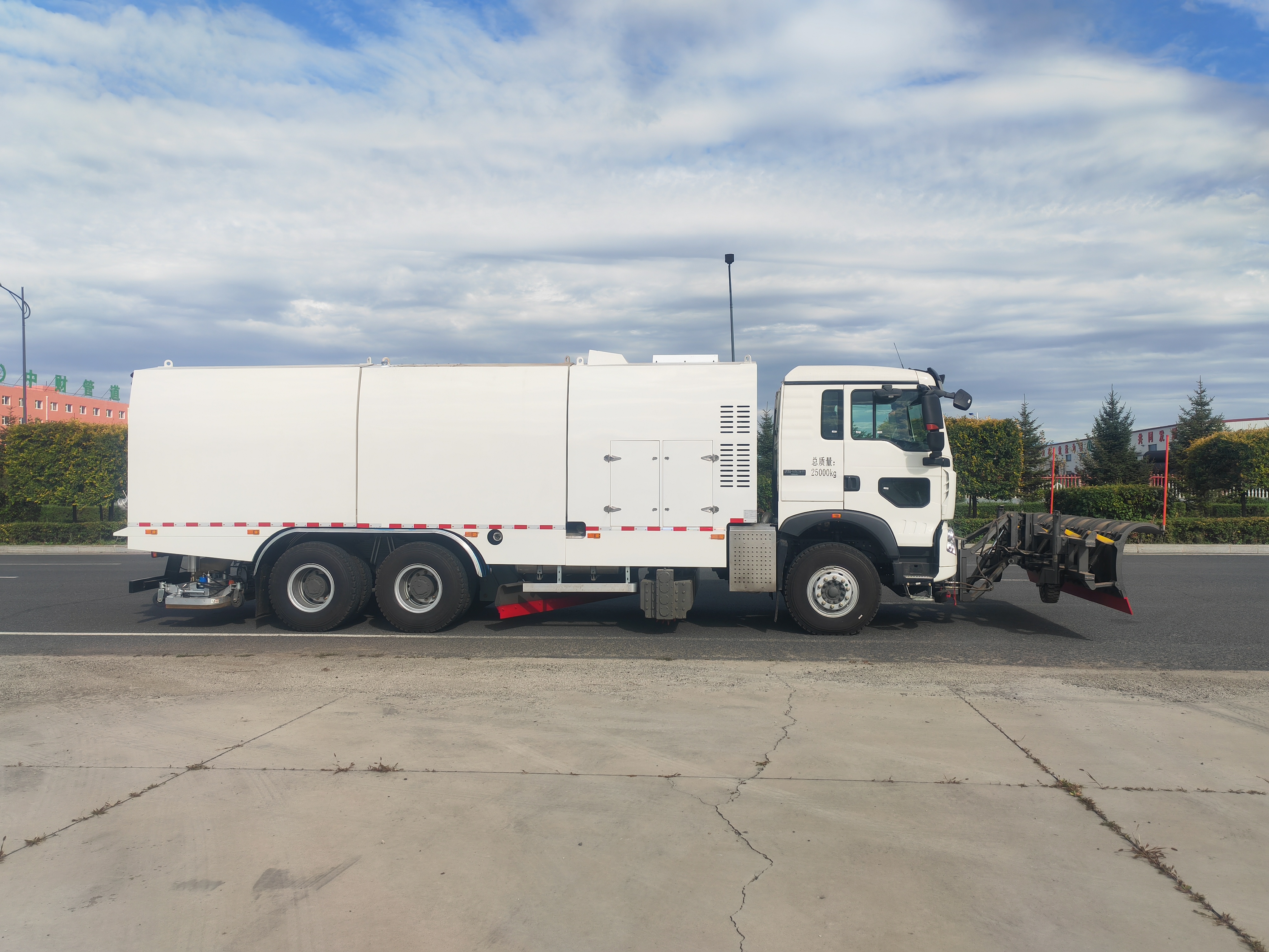 BLD5253TWQZZ6(25噸)25噸多功能深度保潔除雪車(圖1) BLD5253TWQZZ6(25噸)25噸多功能深度保潔除雪車(圖1)