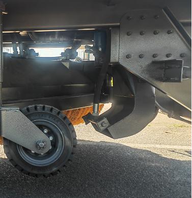 BLD5181TCXZZ6型(18噸)多功能除冰除雪車(圖5) BLD5181TCXZZ6型(18噸)多功能除冰除雪車(圖5)